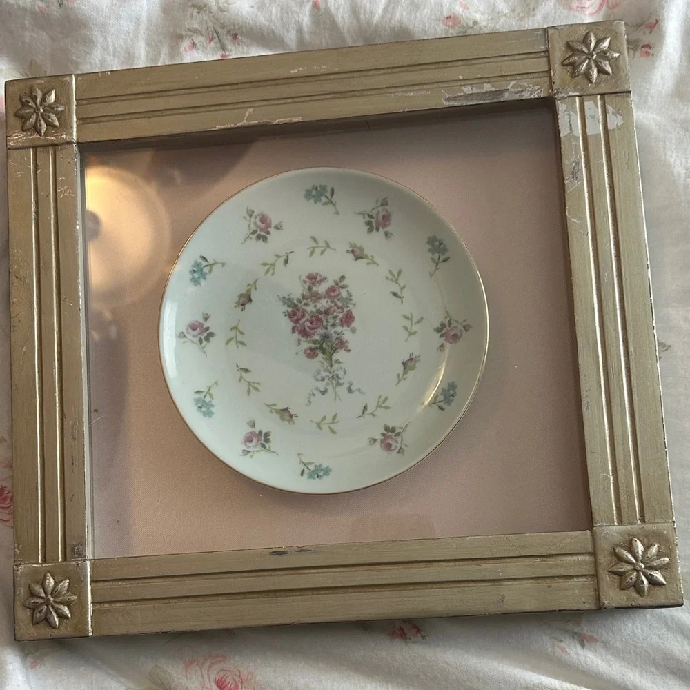 Floral Decorative Plate in Gold Frame